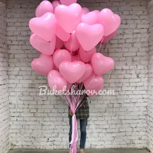 Композиция из 35 розовых сердец с гелием для украшения и подарка, купить в Букет шаров Измайлово.