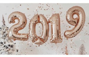 Большие золотые цифры 2019 в розовом оттенке для украшения праздника и фотозоны, купить в Букет шаров Измайлово.