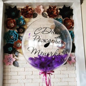 Прозрачный bubble с фиолетовыми перьями и именем купить в Букет шаров Измайлово.