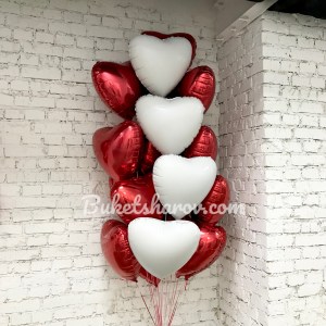 Красные и белые сердца с гелием для праздника и подарка, купить в Букет шаров Измайлово.