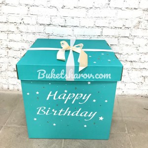 Связка бирюзовых и белых шаров в бирюзовой Happy Birthday коробке, купить в Букет шаров Измайлово.