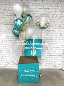 Связка бирюзовых, белых и золотых гелиевых шаров с Bubble-шаром, купить в Букет шаров Измайлово.