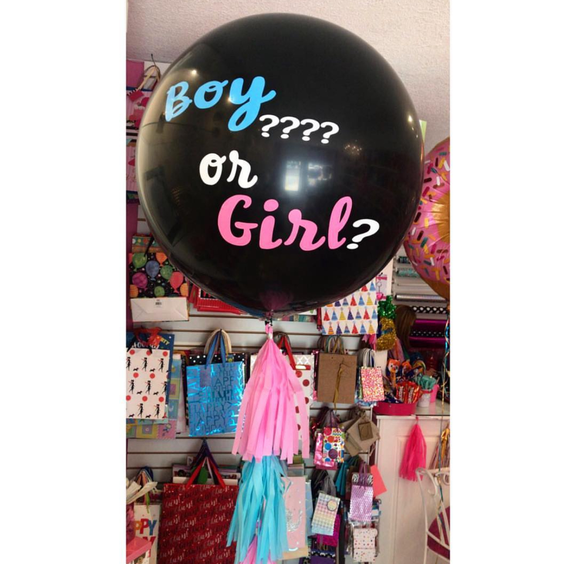 boy-on-girl-chyornyj-gender-shar-s-lentoj-tassel.jpg