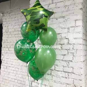 Камуфляжная звезда и зеленые шары с гелием для праздника, купить в Букет шаров Измайлово.