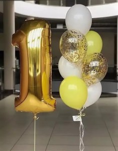 Золотая цифра один и бело-жёлтая композиция с шарами и конфетти, купить в Букет шаров Измайлово.