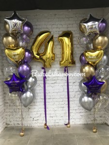 Золотые цифры 41 и фиолетово-серебряные букеты с гелием, купить в Букет шаров Измайлово.