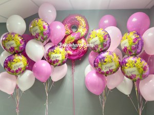 Розовая цифра восемь и композиция из шаров с фонтанами для 8 марта, купить в Букет шаров Измайлово.
