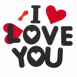 Фетровая гирлянда с надписью I Love You и красными сердцами для романтического декора, купить в Букет шаров Измайлово.