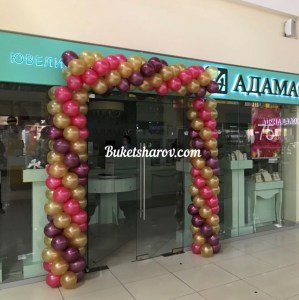 Арка гирлянда из золотых винных и розовых шаров для украшения ювелирного магазина, купить в Букет шаров Измайлово.