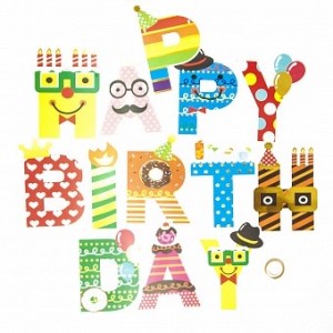 Разноцветная гирлянда Happy Birthday с весёлыми буквами для детского праздника, купить в Букет шаров Измайлово.