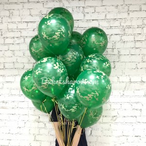 Связка зелёных гелиевых шаров с камуфляжным принтом для праздника защитника, купить в Букет Шаров Измайлово с доставкой и самовывозом.