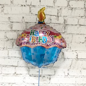 Фигура кекс с надписью Happy Birthday и горящей свечой для праздника, купить в Букет шаров Измайлово.