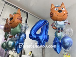Красивая композиция с цифрой 4, котиками и синими шарами с гелием, купить в Букет шаров Измайлово.