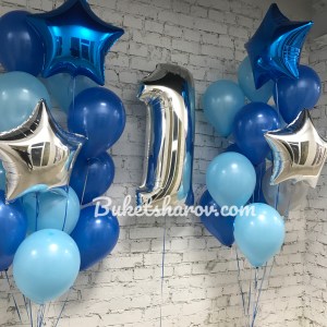 Синяя цифра один с серебряными звёздами и голубыми шарами в праздничной композиции, купить в Букет шаров Измайлово.