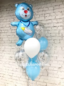 Композиция с голубыми и белыми шарами, мишкой и конфетти для мальчика, купить в Букет шаров Измайлово.