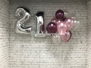 Серебряная цифра 21 с розовыми и бордовыми шарами для торжества и юбилея, купить в Букет шаров Измайлово.