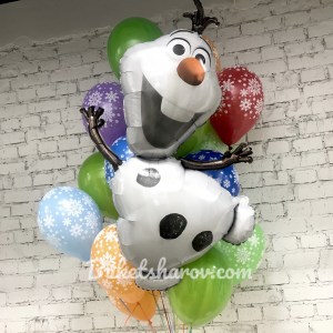 Яркий букет разноцветных шаров с фигурой снеговика Олафа из мультфильма, купить в Букет шаров Измайлово.
