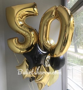 Золотые цифры 50 с чёрно-золотыми шарами для юбилея в элегантной композиции, купить в Букет шаров Измайлово.