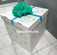 Коробка с кексом букет шаров с гелием купить