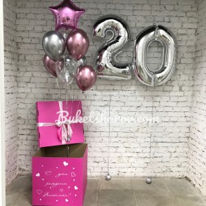 Розовая коробка-сюрприз с фольгированными цифрами 20 и букетом розовых и серебристых шаров, купить в Букет шаров Измайлово