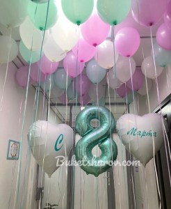 Белые розовые и мятные воздушные шары с цифрой 8 к 8 марта купить в Букет шаров Измайлово.