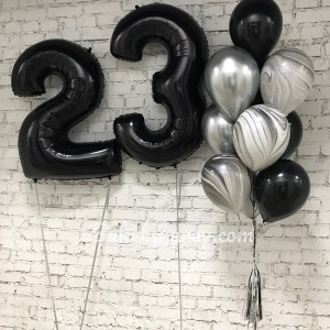 Стильная композиция с цифрами 23 и чёрно-серебряными шарами с гелием, купить в Букет шаров Измайлово.