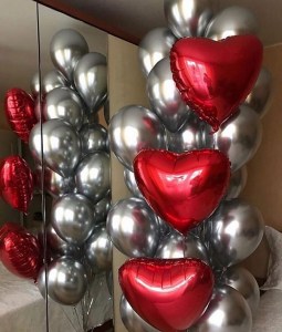 Красные и серебряные сердца с гелием для праздника и романтического подарка, купить в Букет шаров Измайлово.