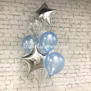 Связка серебристых фольгированных звёзд и голубых перламутровых шаров с конфетти на гелии, купить в Букет шаров Измайлово.