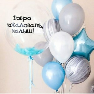 Фонтан из серых голубых и белых шаров с прозрачным бабблсом для мальчика, купить в Букет шаров Измайлово.