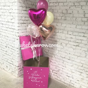 Связка розовых, белых и золотых шаров с конфетти и сердцами, купить в Букет шаров Измайлово.