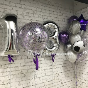 Серебристые цифры 13 с фиолетовыми и футбольными шарами, купить в Букет шаров Измайлово.