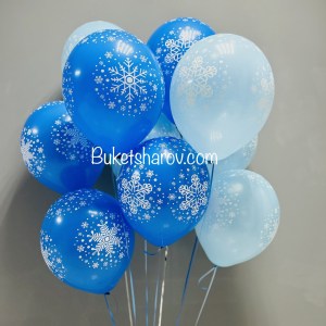 Новогодние синие и голубые шары с белыми снежинками для зимнего праздника, купить в Букет шаров Измайлово.