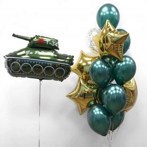 Зелёные и золотые шары с большой фигурой танка для праздника купить в Букет шаров Измайлово.