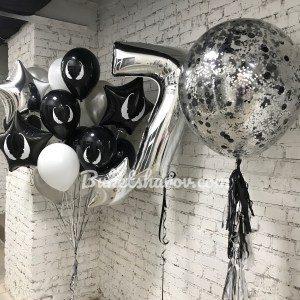 Серебряная цифра семь с гелием и чёрно-белые шары с большим конфетти-шаром, купить в Букет шаров Измайлово.
