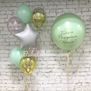 Большой мятный шар с золотыми и белыми шарами в праздничной композиции, купить в Букет шаров Измайлово.